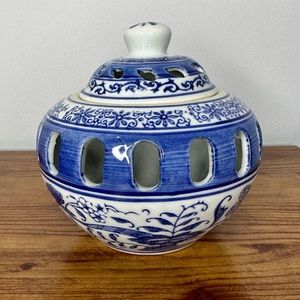 Three Hands Corp Blue White Candle Holder Round Votive W/ Lid Tea Light Floral